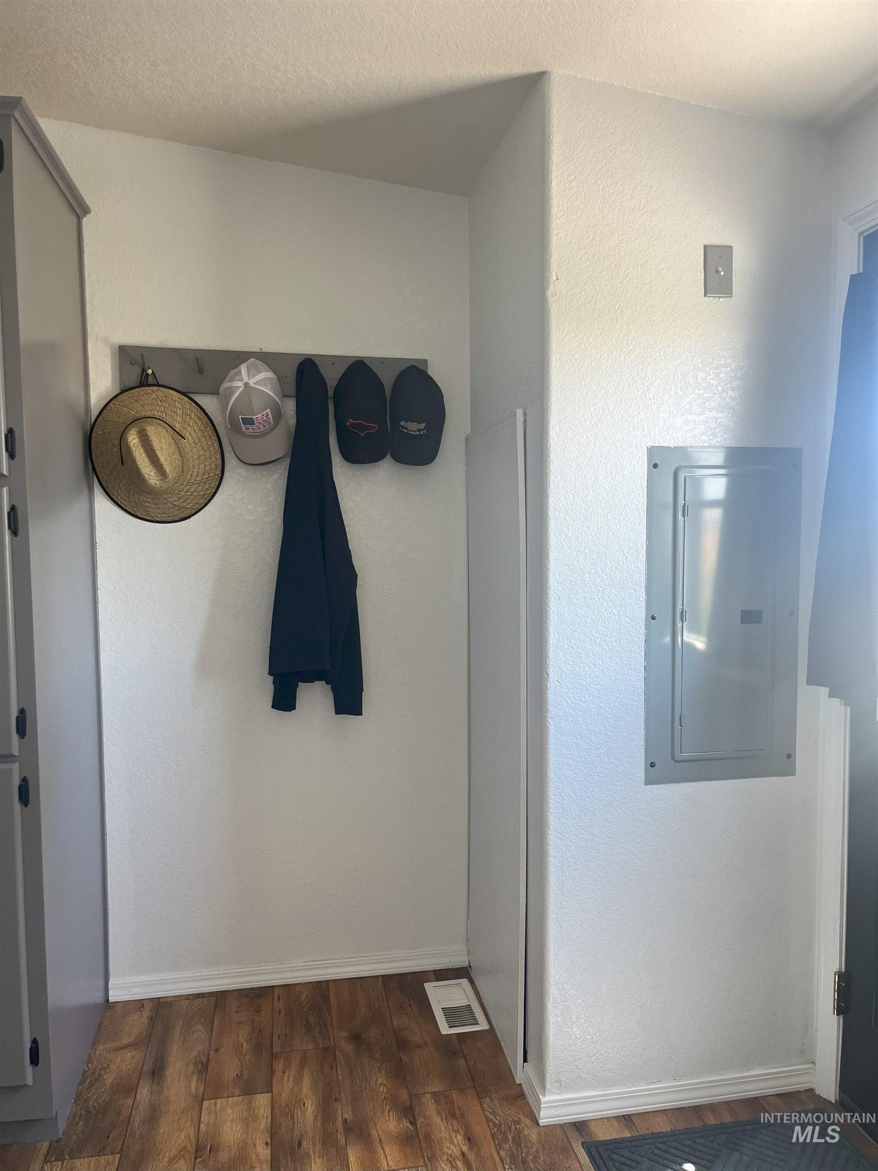 Buhl, Idaho 83316, United States, 3 Bedrooms Bedrooms, ,2 BathroomsBathrooms,Residential,Active,135651