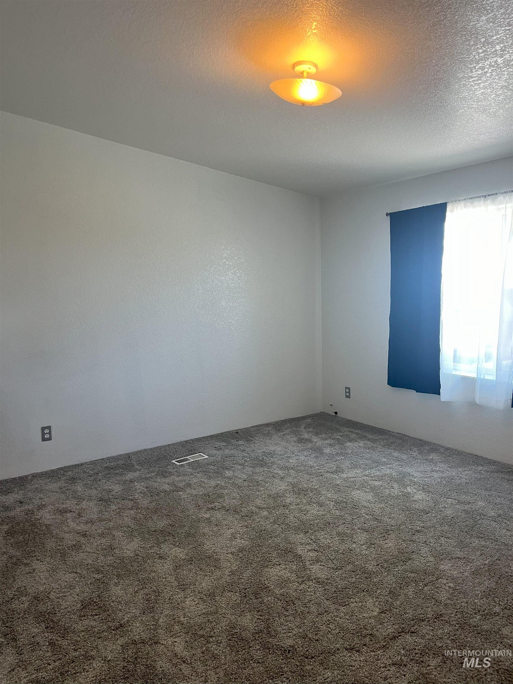 Buhl, Idaho 83316, United States, 3 Bedrooms Bedrooms, ,2 BathroomsBathrooms,Residential,Active,135651