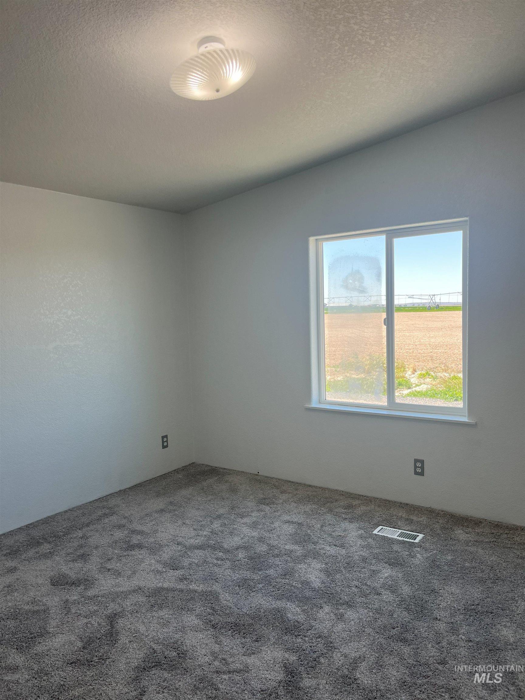 Buhl, Idaho 83316, United States, 3 Bedrooms Bedrooms, ,2 BathroomsBathrooms,Residential,Active,135651