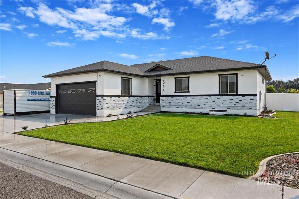 Photo of 565 Clearwater Way, Heyburn, ID 83336 (MLS # 98978196)