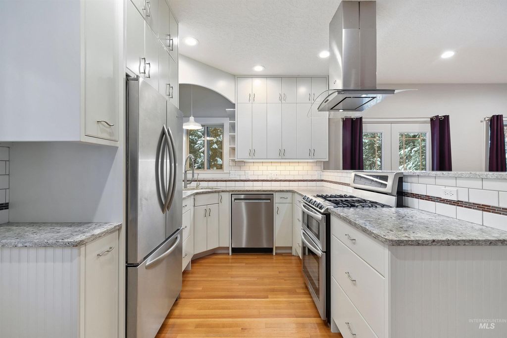 Photo of 9 Crick Rd, Garden Valley, ID 83622 (MLS # 98969380)