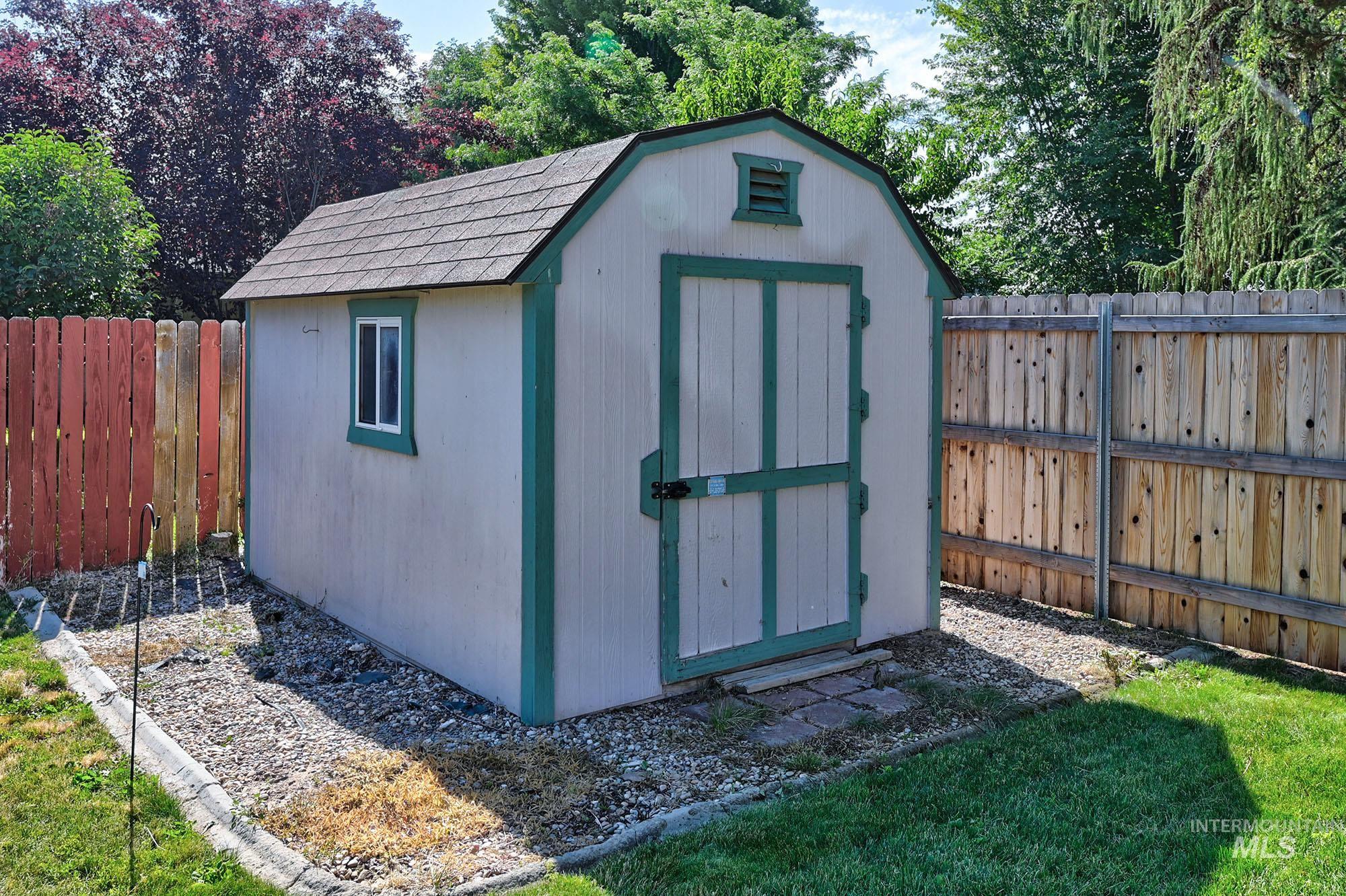 Outdoor structure