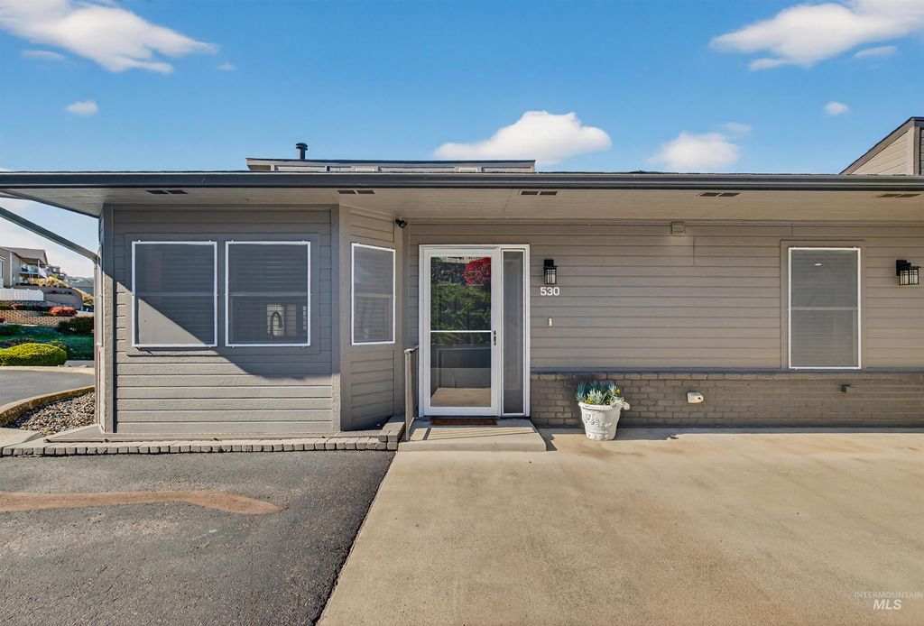 Photo of 530 Valley Vista Blvd, Lewiston, ID 83501 (MLS # 98969525)