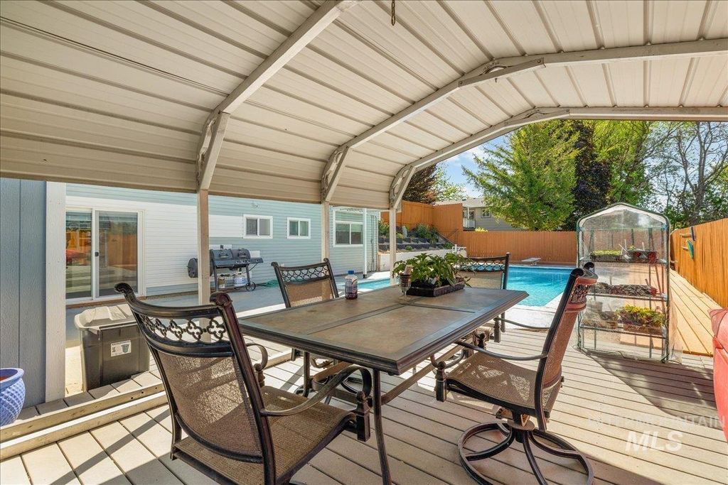 Photo of 906 N 9th St, Parma, ID 83660 (MLS # 98986220)