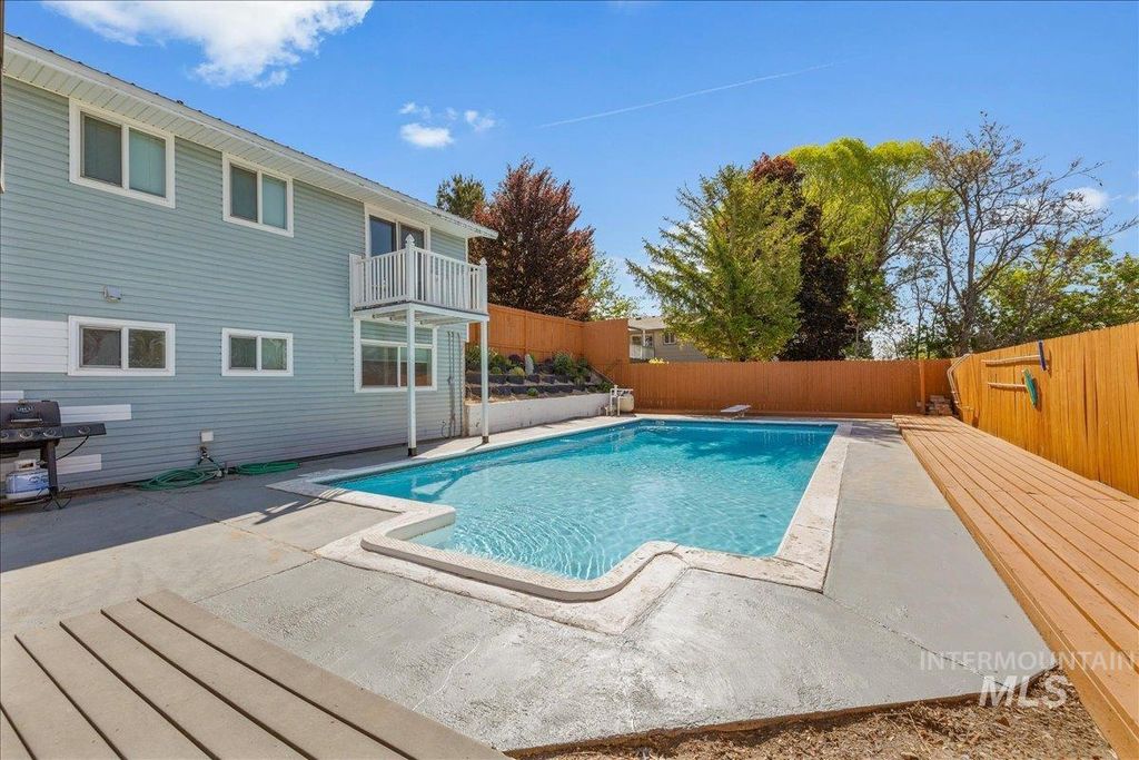 Photo of 906 N 9th St, Parma, ID 83660 (MLS # 98986220)