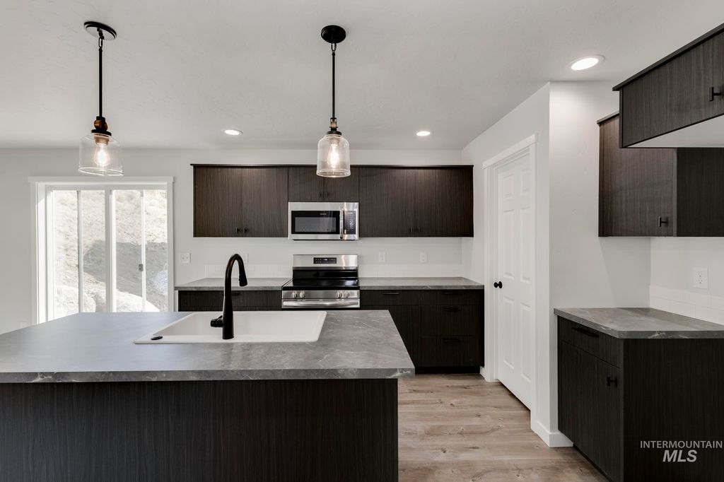 Photo of 10851 Rutland St, Caldwell, ID 83605 (MLS # 98969746)