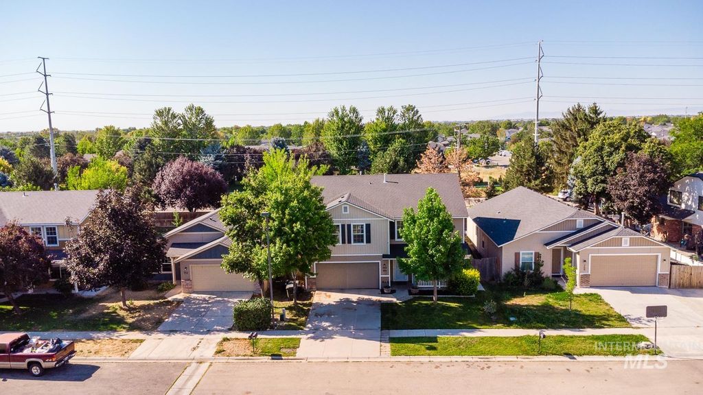 Photo of 733 W Ramsbrook St, Meridian, ID 83646 (MLS # 98971029)