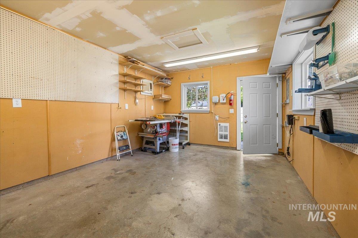 Garage with a workshop area and heating unit