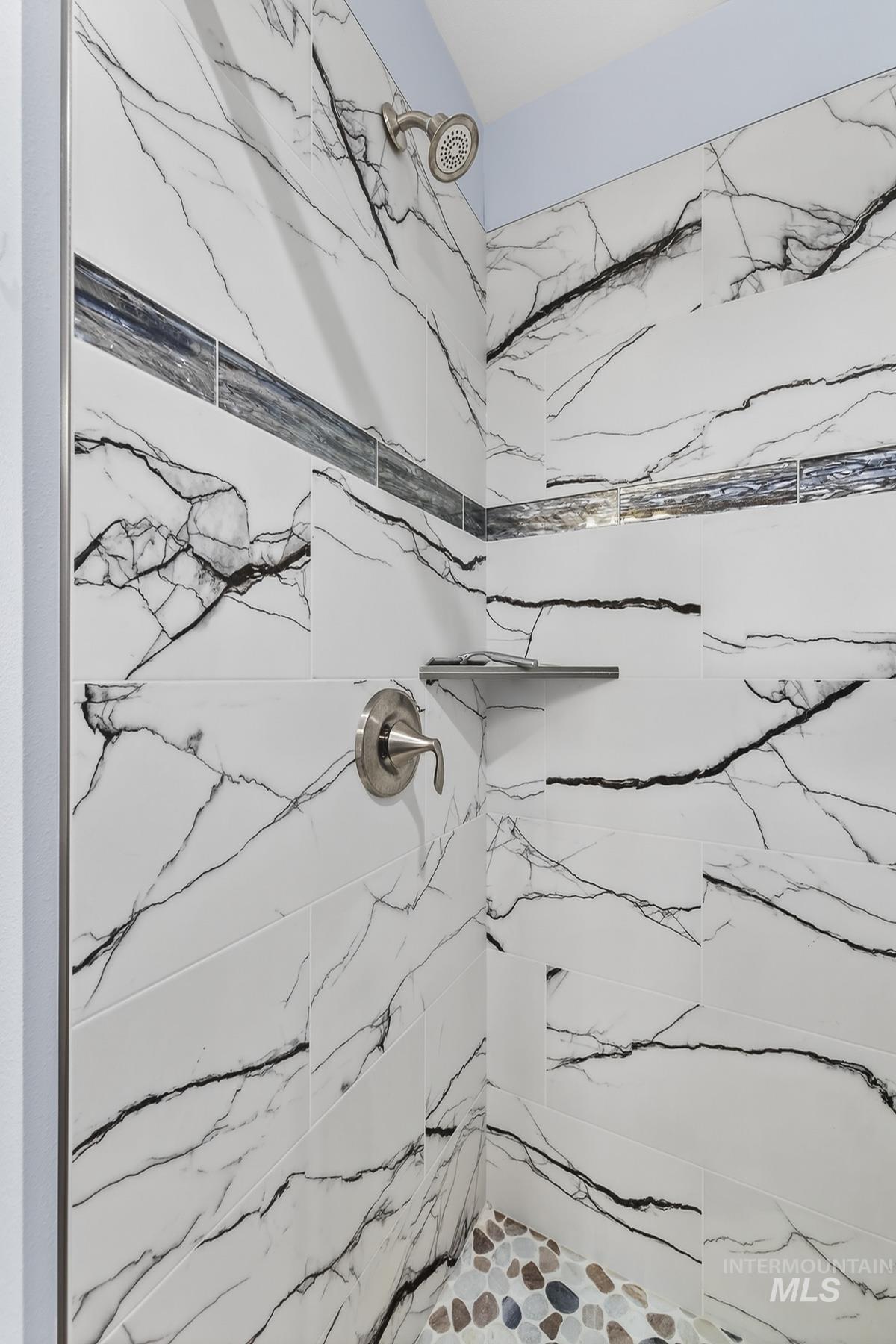 Gorgeous tile in the primary walk in shower