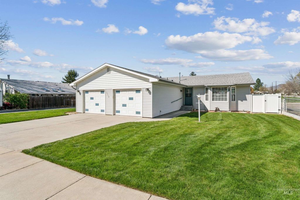 Photo of 1510 Basque Ln, Emmett, ID 83617 (MLS # 98981479)