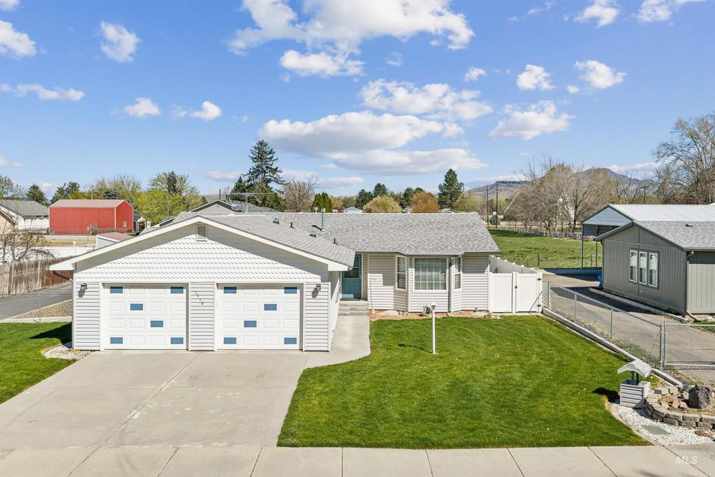 Photo of 1510 Basque Ln, Emmett, ID 83617 (MLS # 98981479)