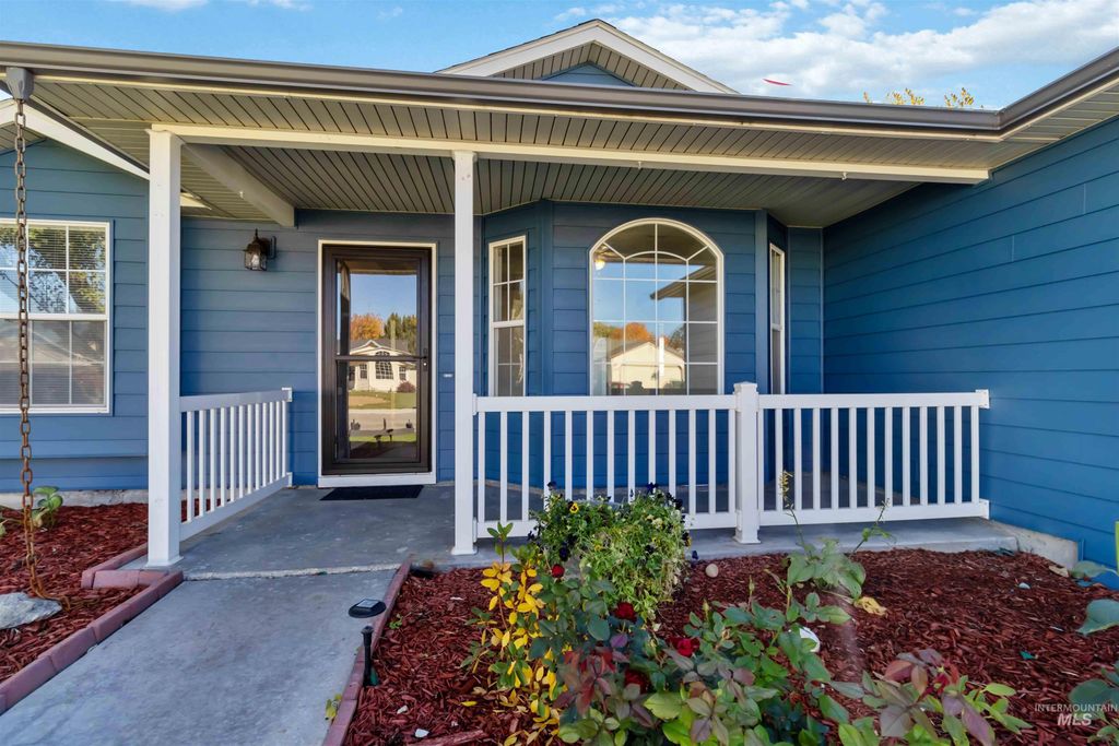 Photo of 341 E Screech Owl Dr, Kuna, ID 83634 (MLS # 98965298)