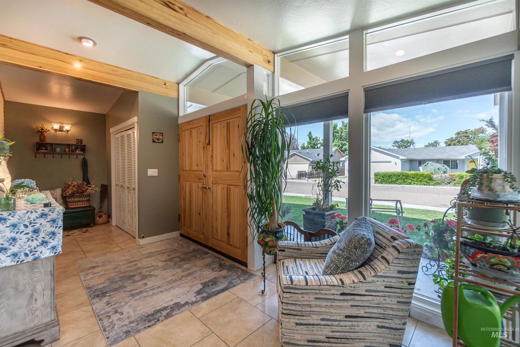 Photo of 910 N Plateau Ave, Caldwell, ID 83605 (MLS # 98995079)