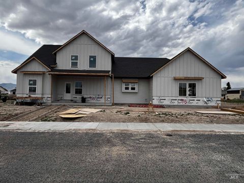 Photo of 933 Coventry Lane, Burley, ID 83318 (MLS # 98983621)