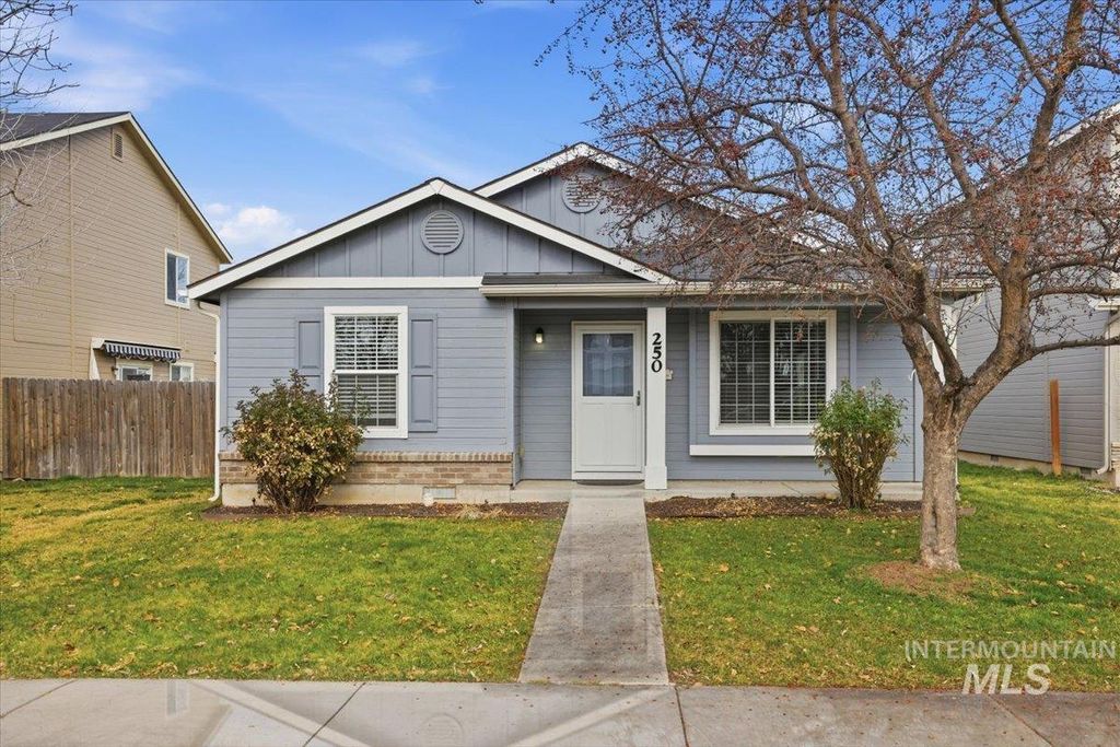 Photo of 250 W White Sands Dr, Meridian, ID 83646 (MLS # 98975312)