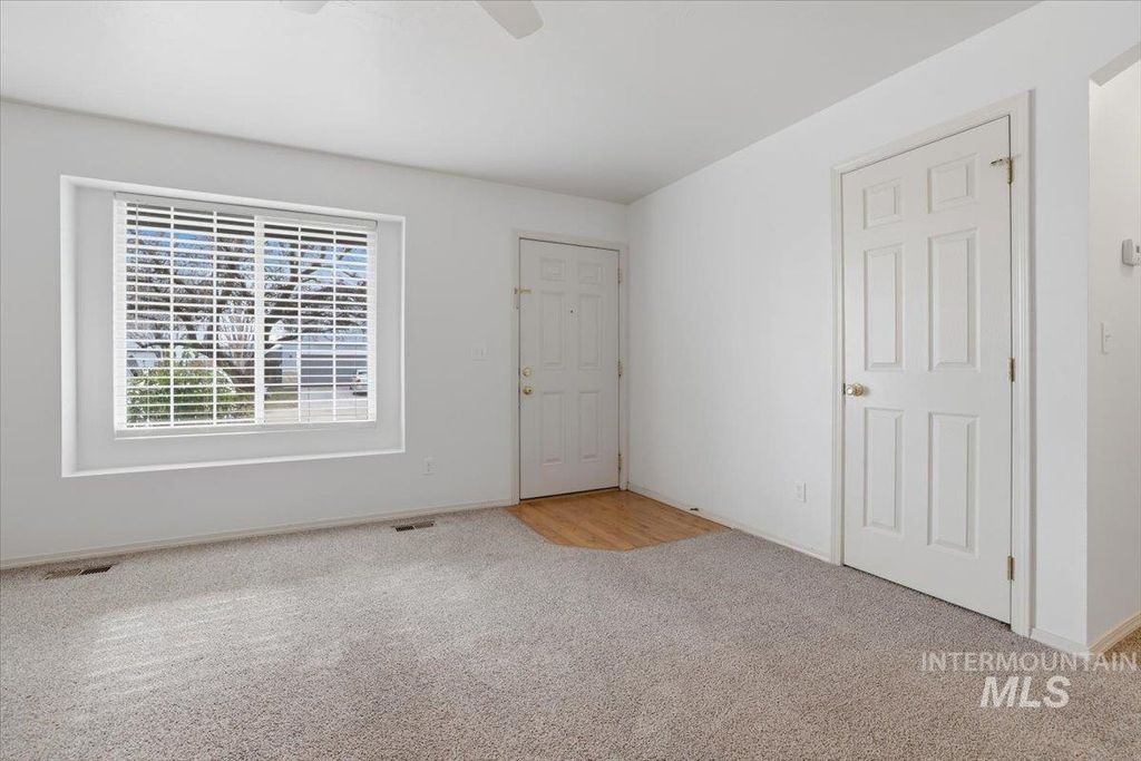 Photo of 250 W White Sands Dr, Meridian, ID 83646 (MLS # 98975312)