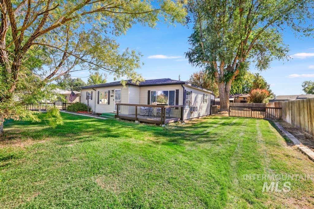 Photo of 329 Falls Avenue W Ave, Twin Falls, ID 83301 (MLS # 98964122)