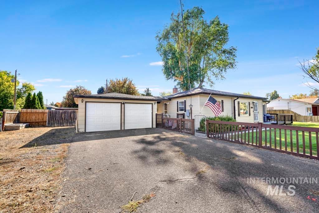 Photo of 329 Falls Avenue W Ave, Twin Falls, ID 83301 (MLS # 98964122)