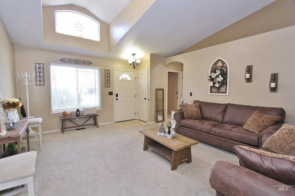 Photo of 1704 Fairoaks Dr, Caldwell, ID 83605 (MLS # 99005181)