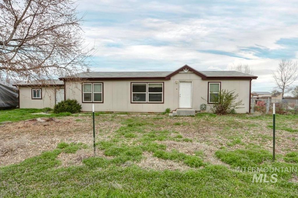 Photo of 1583 Dustin Dr, Vale, OR 97918 (MLS # 98980074)