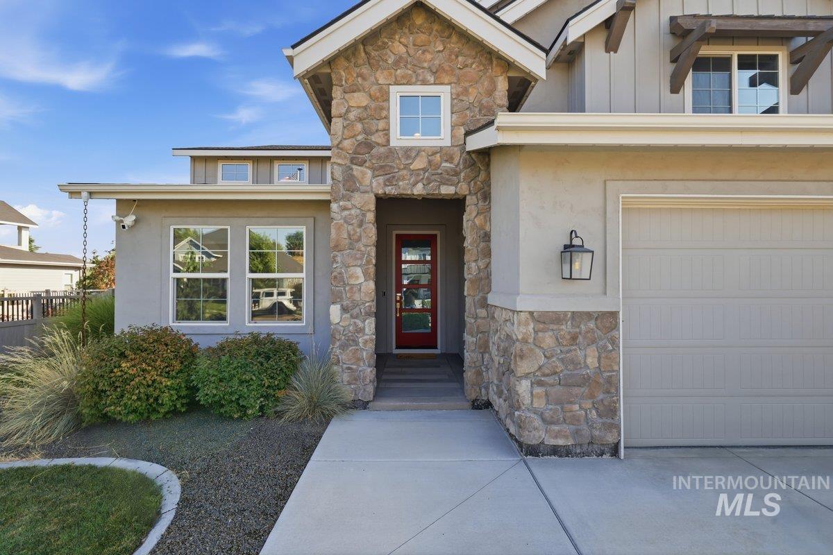 2546 E Lodge Trail Dr
