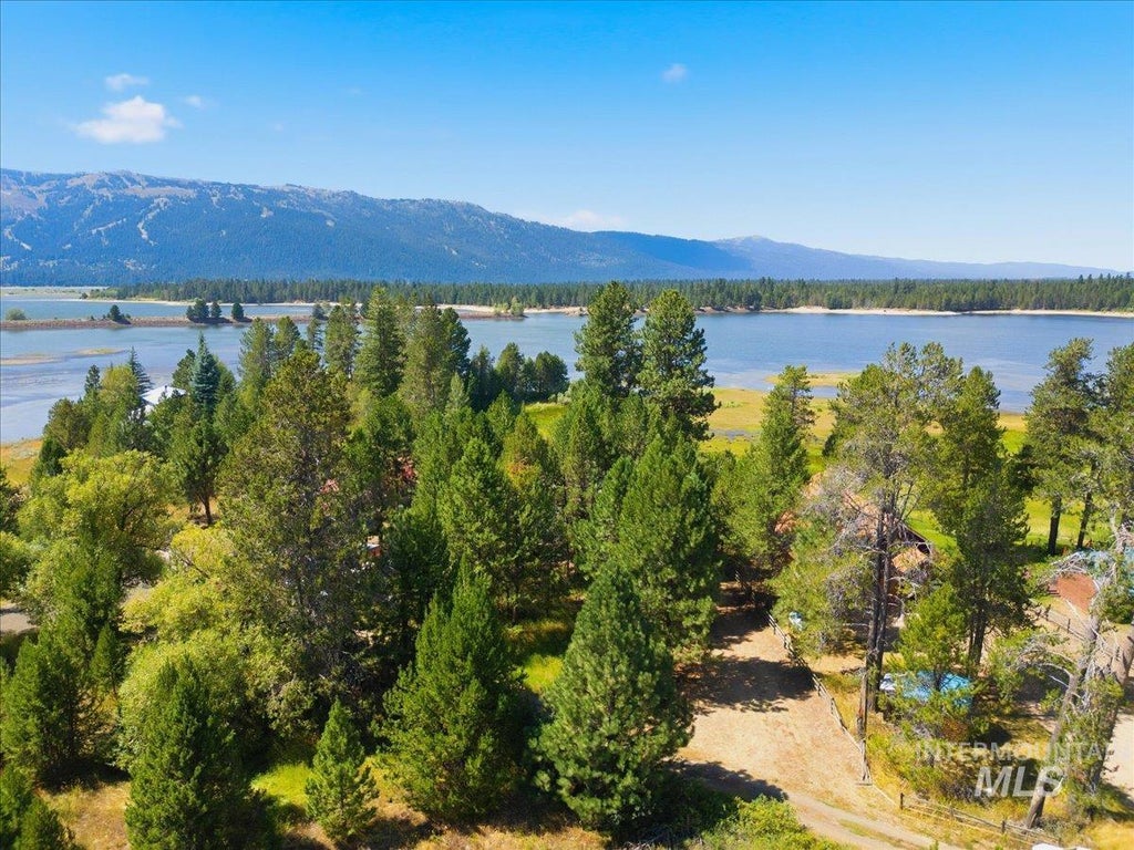 Photo of 84 Golden Place, Donnelly, ID 83615 (MLS # 98998559)