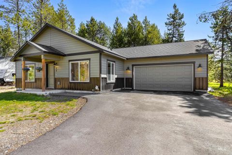 Photo of 28 White Fir Loop, Donnelly, ID 83615 (MLS # 98979962)