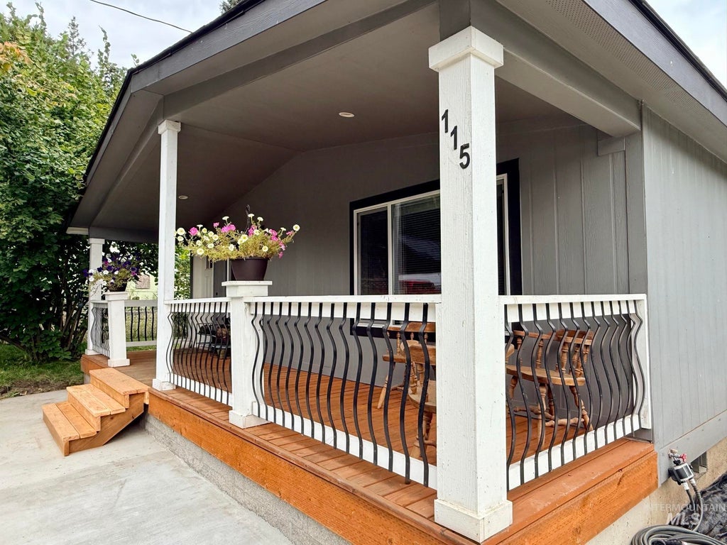 Photo of 115 Trail Bay Dr, Orofino, ID 83544 (MLS # 99001586)