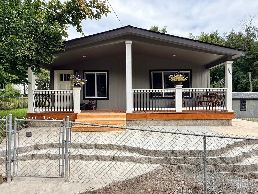 Photo of 115 Trail Bay Dr, Orofino, ID 83544 (MLS # 99001586)