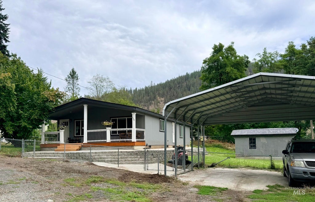 Photo of 115 Trail Bay Dr, Orofino, ID 83544 (MLS # 99001586)