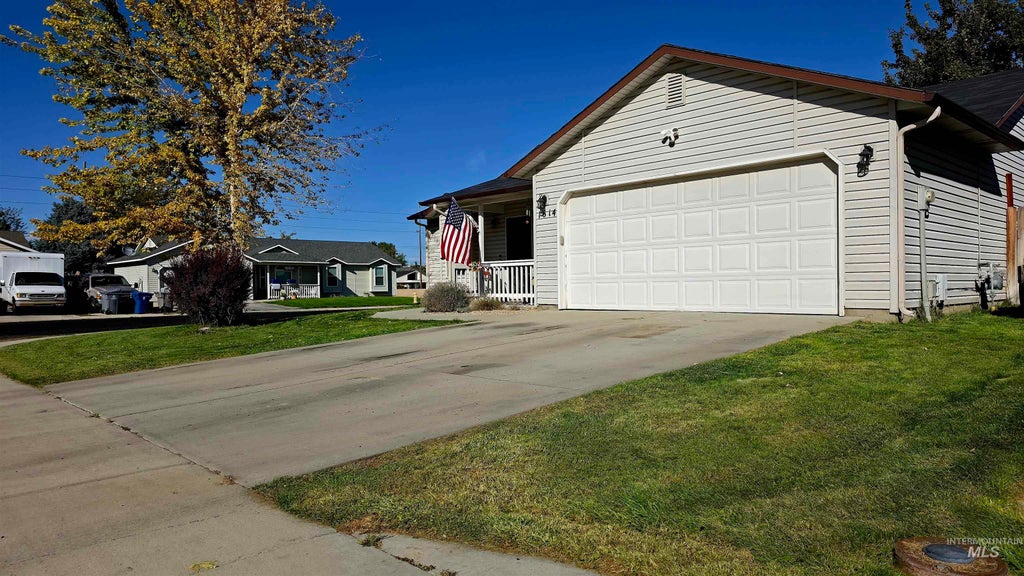 Photo of 1614 S Woodland Dr, Nampa, ID 83646 (MLS # 99000740)