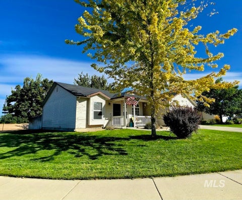 Photo of 1614 S Woodland Dr, Nampa, ID 83646 (MLS # 99000740)