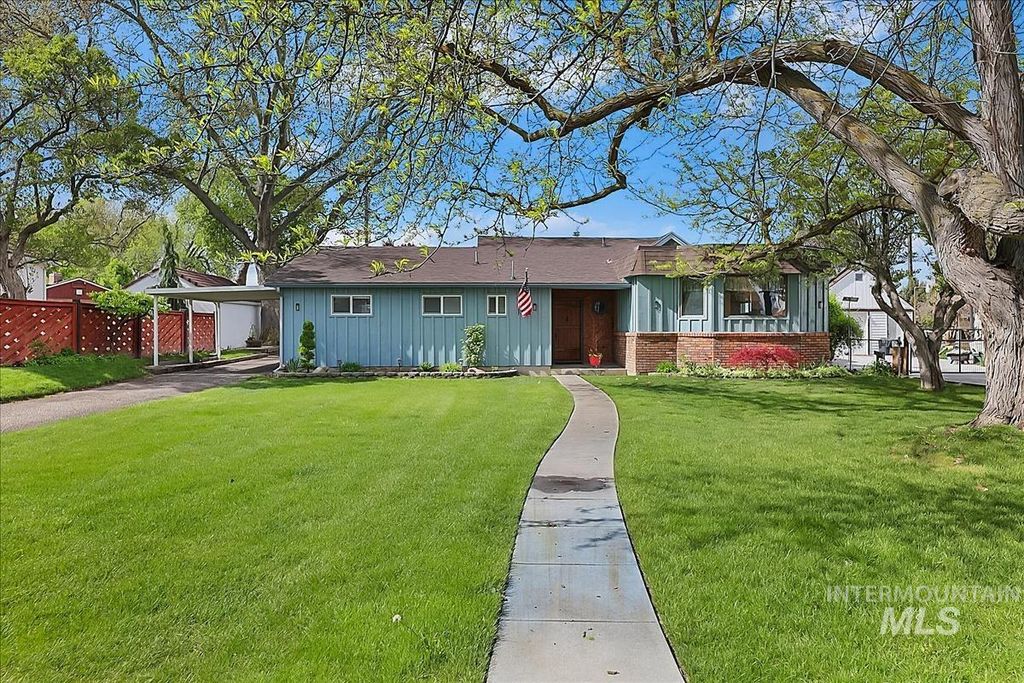 Photo of 1100 Grant St, Caldwell, ID 83605 (MLS # 98983478)