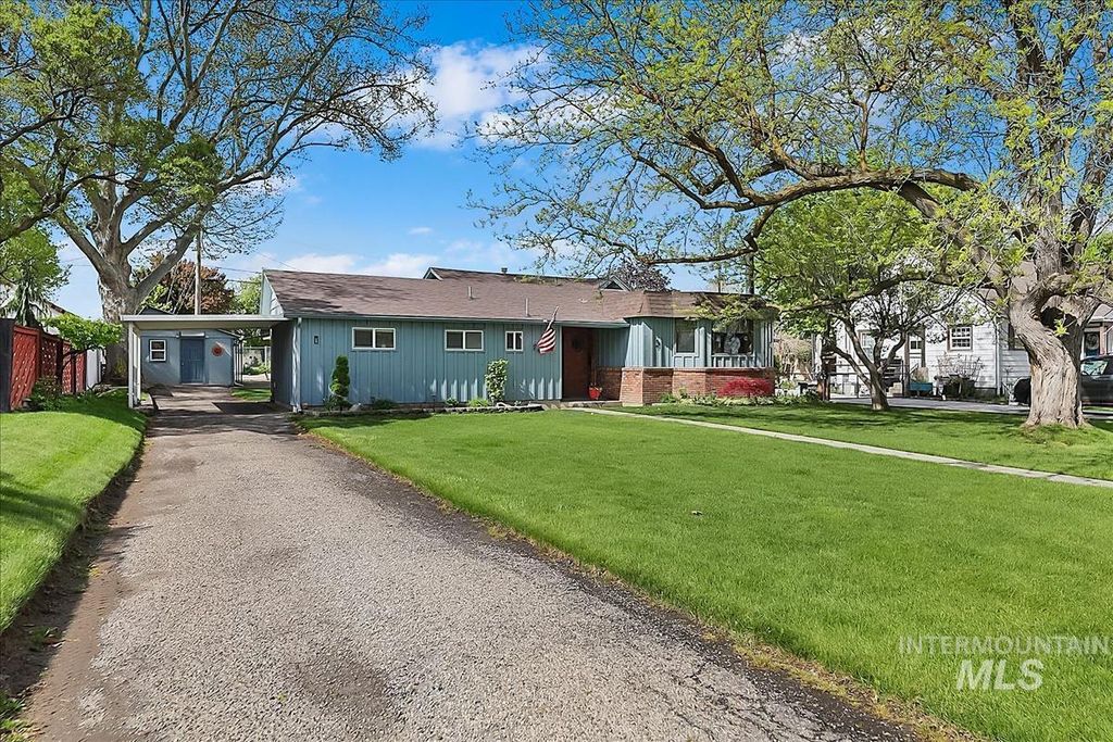 Photo of 1100 Grant St, Caldwell, ID 83605 (MLS # 98983478)