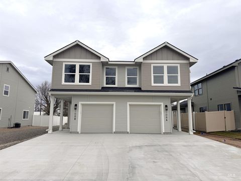 Photo of 108 Holly Ave #Duplex, New Plymouth, ID 83619 (MLS # 98980582)