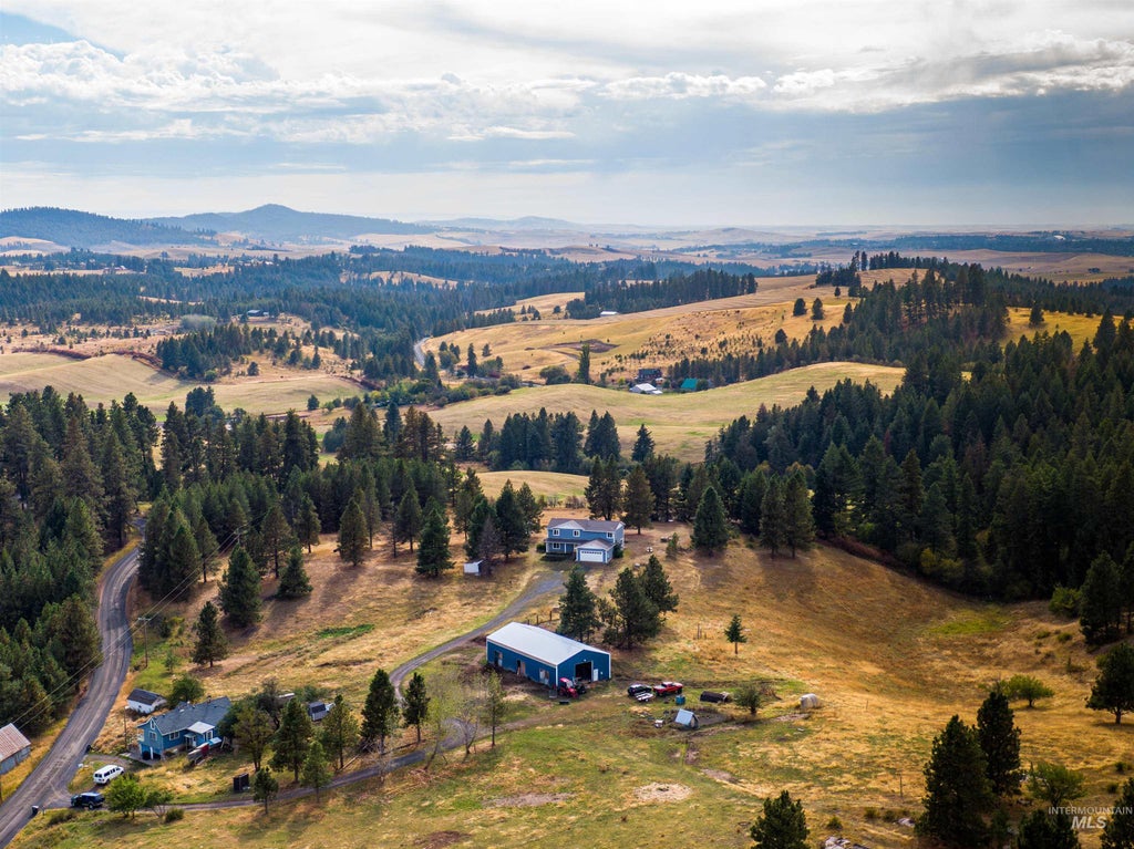 Photo of 1037 Hendrix Rd, Moscow, ID 83843 (MLS # 99001497)