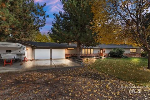 Photo of 2652 Cherry Circle, Emmett, ID 83617 (MLS # 98967336)