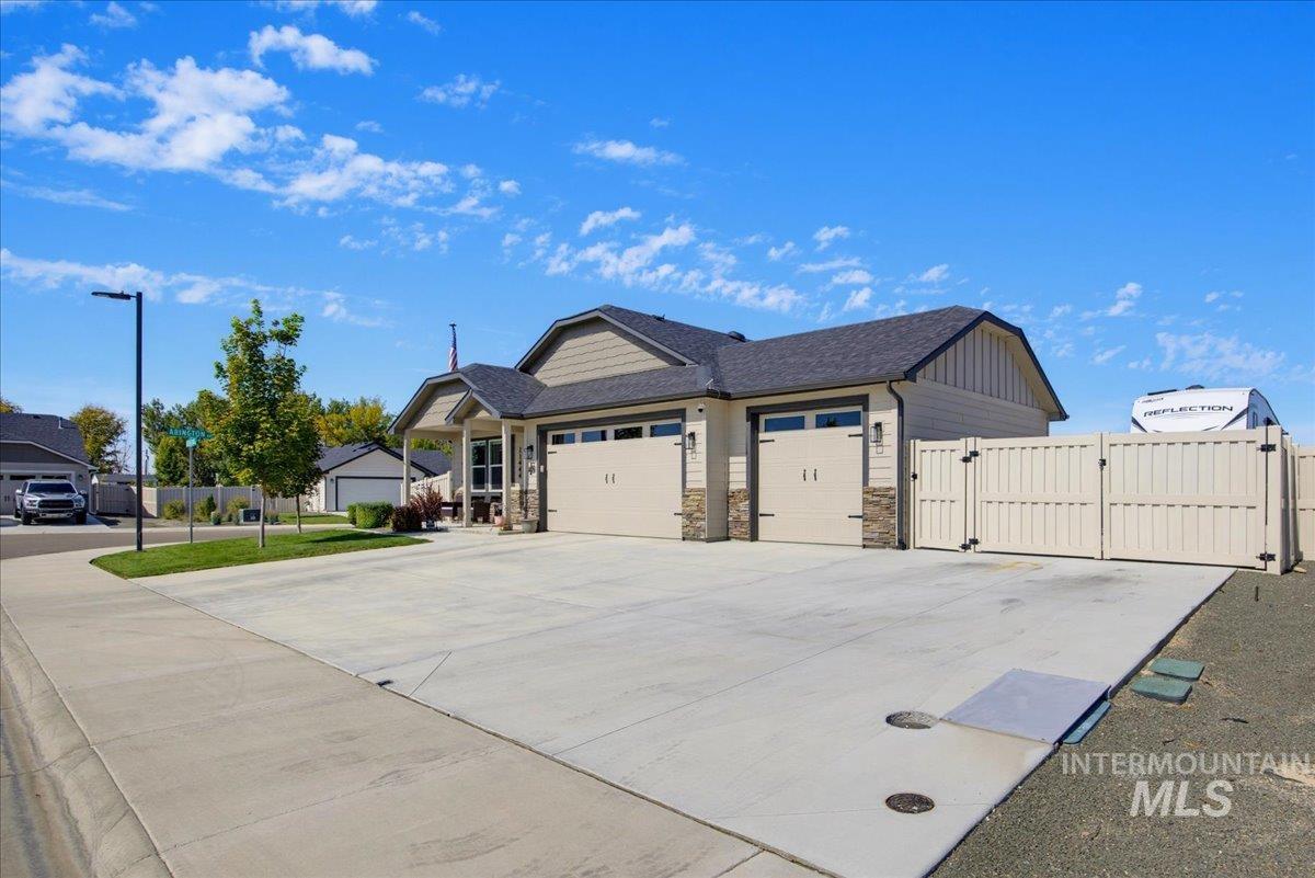11444 Queensland Dr.