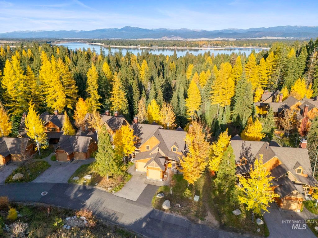 Photo of 80 Clearwater Ct, Donnelly, ID 83615 (MLS # 98966491)