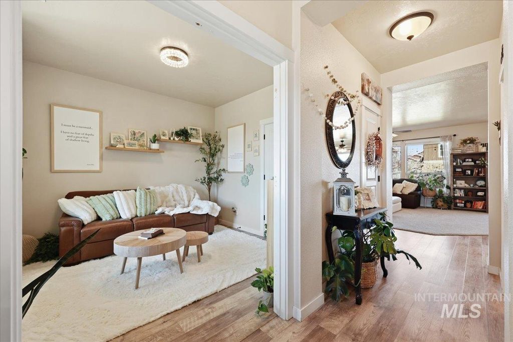 Photo of 13314 Bloomfield Dr, Caldwell, ID 83607 (MLS # 98978934)