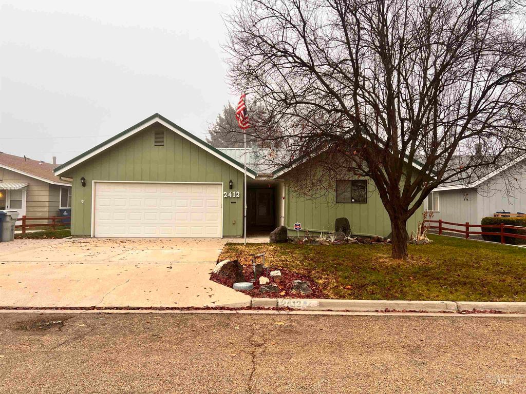 Photo of 2412 Robert Ave, Caldwell, ID 83605 (MLS # 98968668)