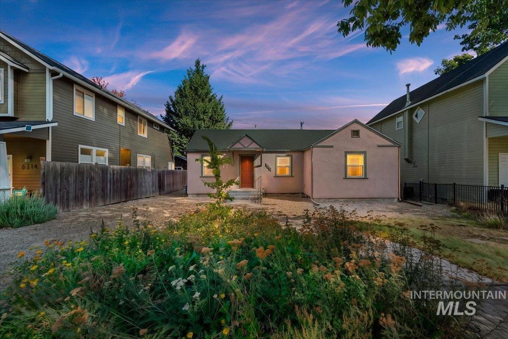 Photo of 6210 W Primrose St, Boise, ID 83704 (MLS # 99000886)
