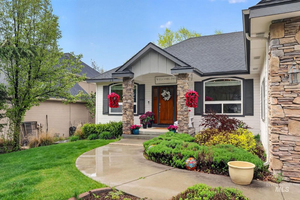 Photo of 2598 E Greenbrook Dr, Eagle, ID 83616 (MLS # 98982277)