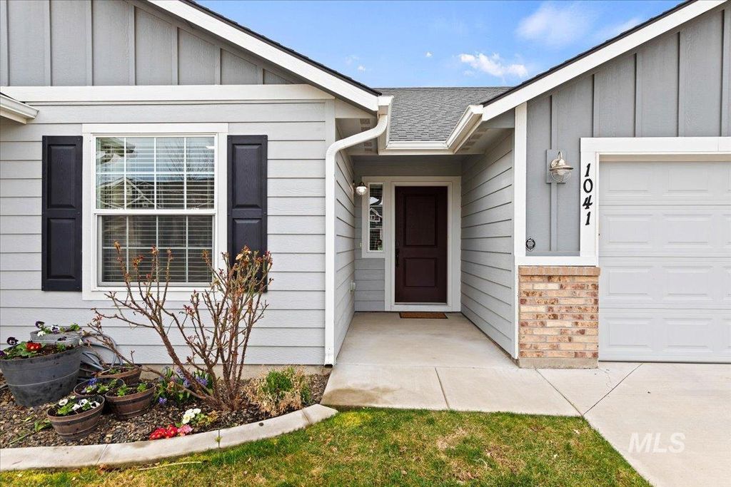 Photo of 1041 E Italy St, Meridian, ID 83642 (MLS # 98979318)