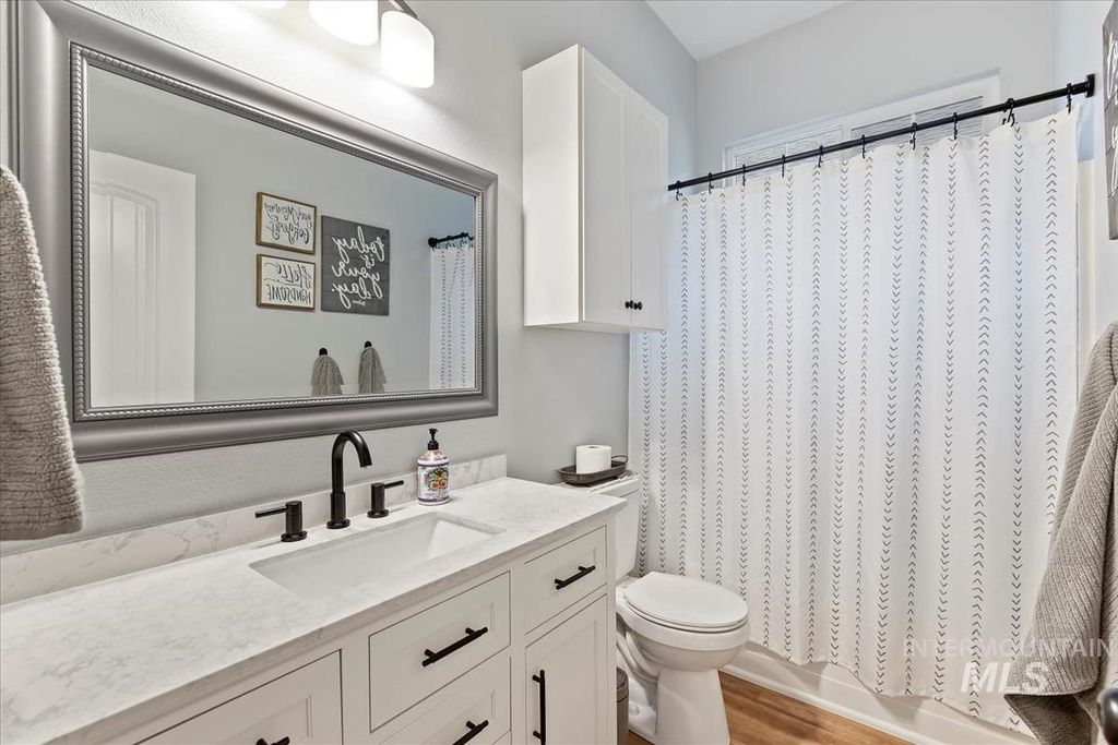 Photo of 1512 W Great Basin Dr, Meridian, ID 83646 (MLS # 98973011)