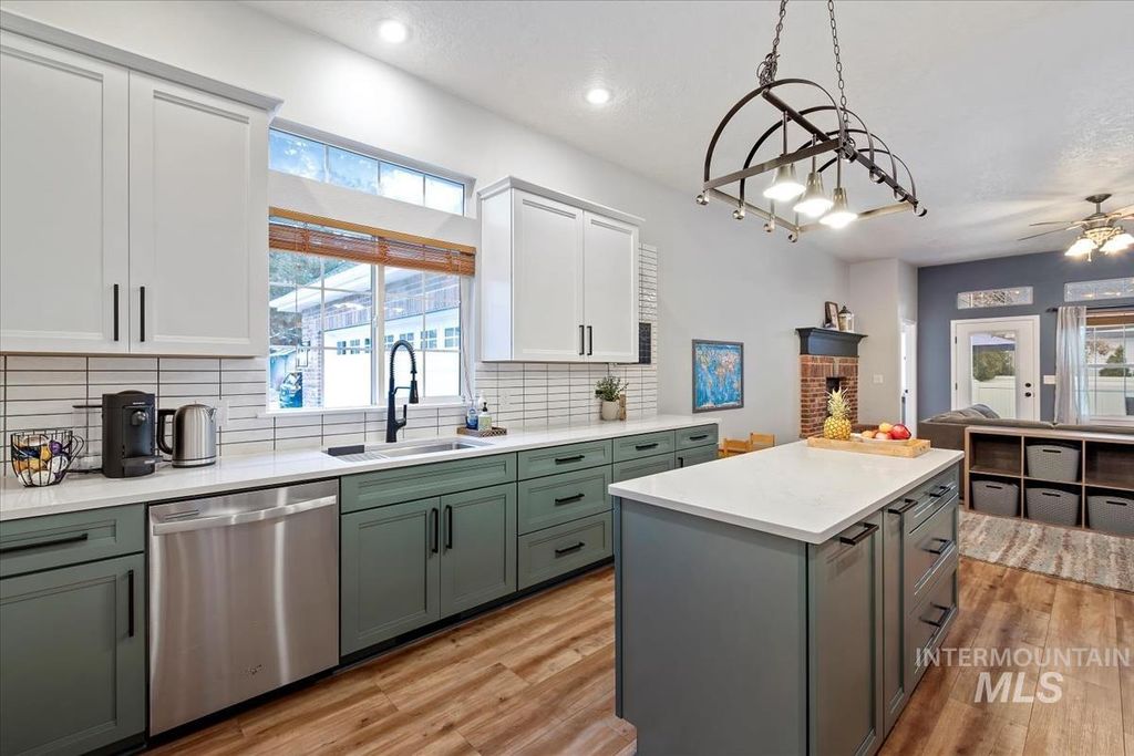 Photo of 1512 W Great Basin Dr, Meridian, ID 83646 (MLS # 98973011)