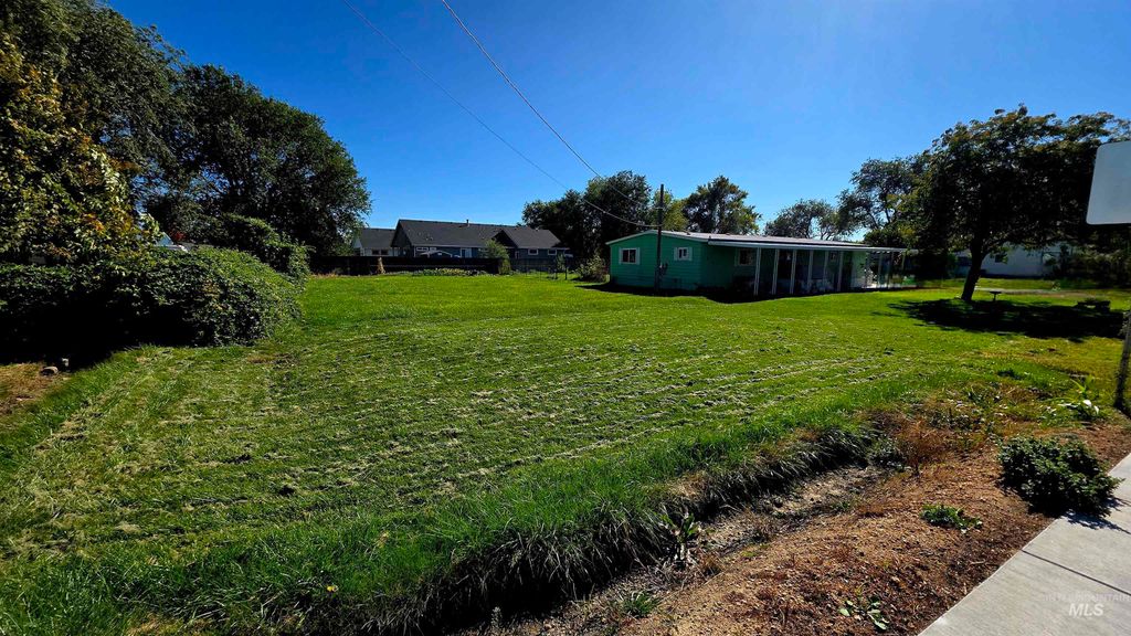 Photo of 1610 S Midland Blvd, Nampa, ID 83686 (MLS # 98964608)