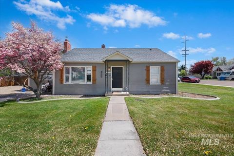 1320 S Holly Nampa ID 83686