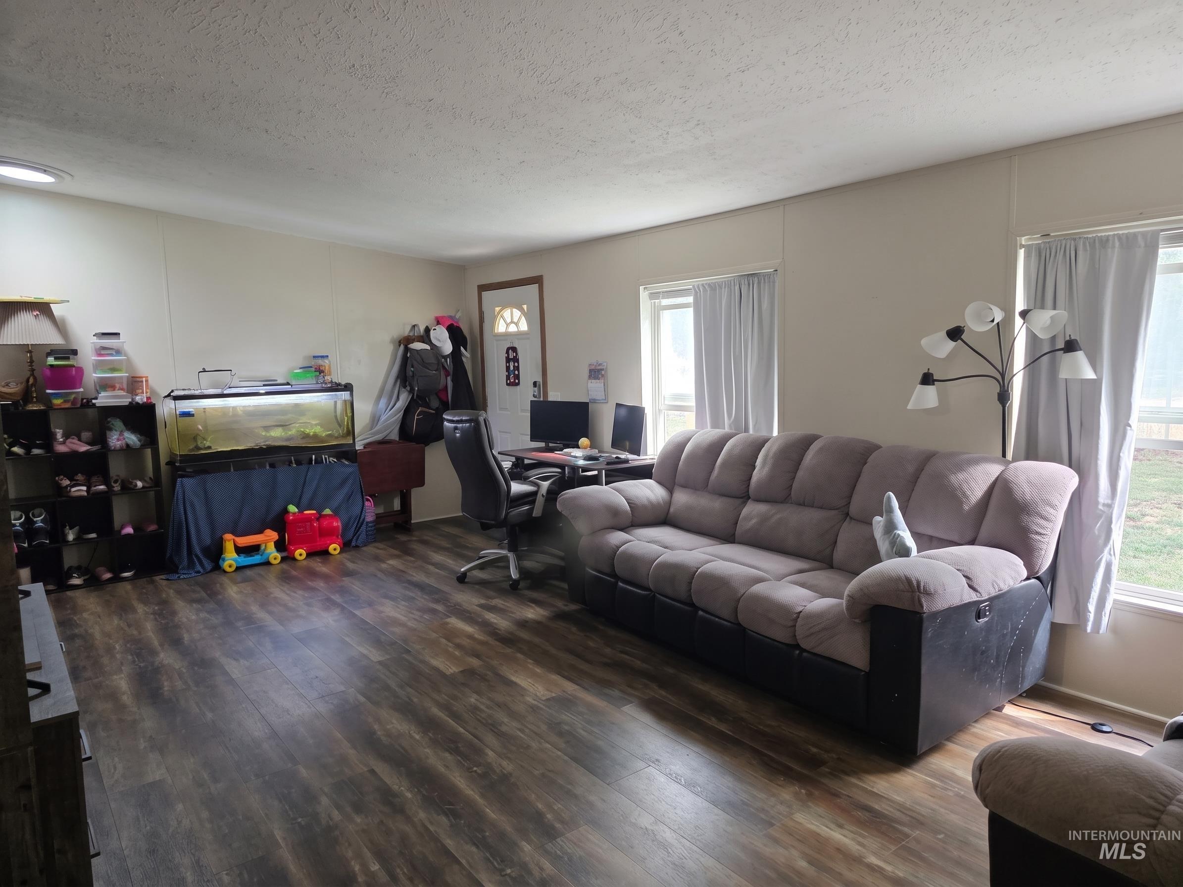 13821 Gary Ln