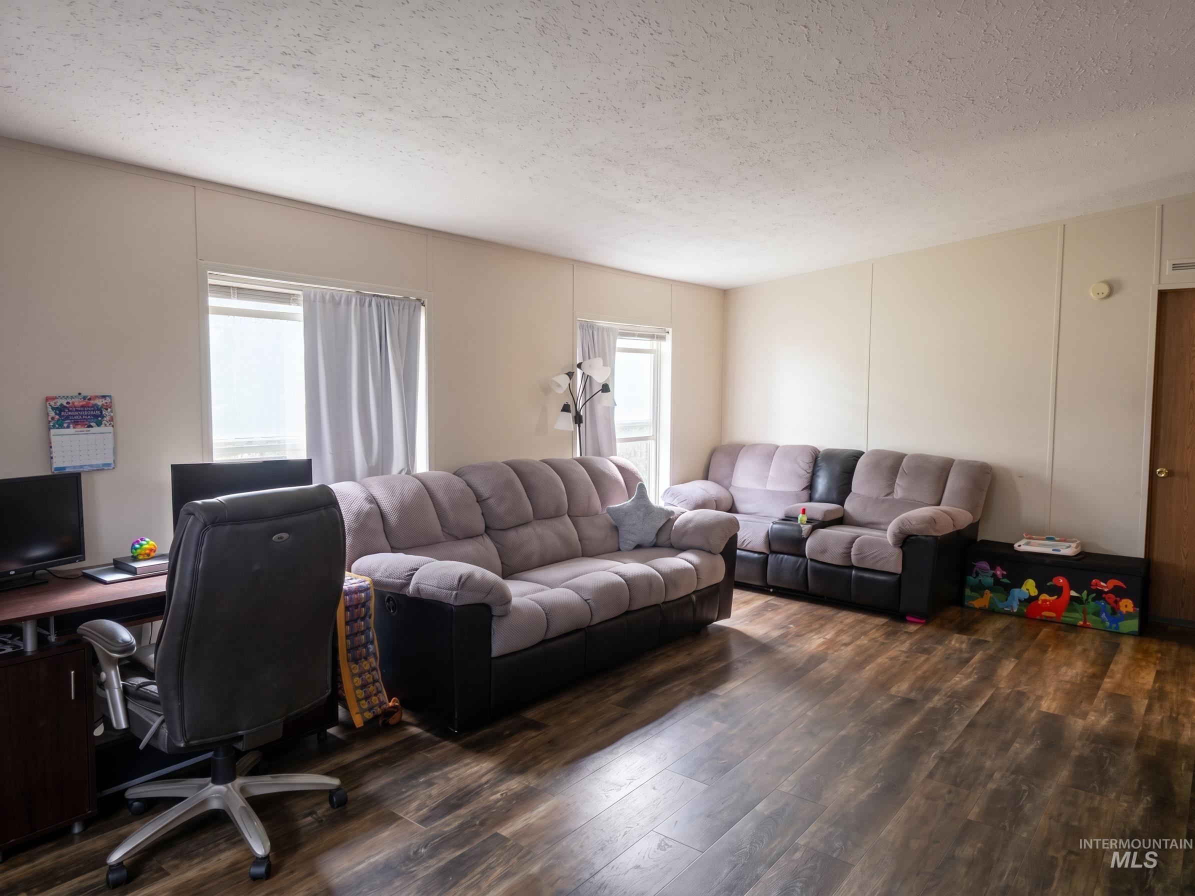 13821 Gary Ln